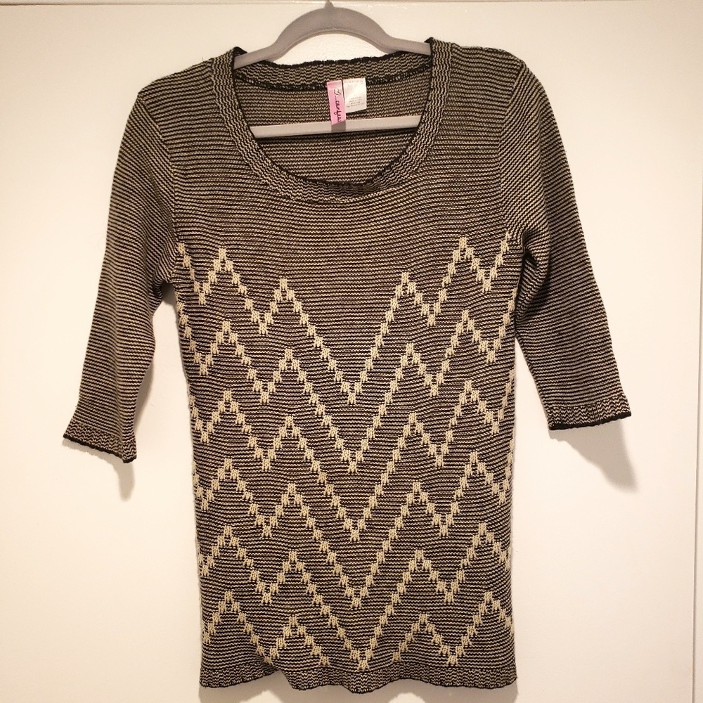 Tan and Black Zigzag 3/4 sleeve Sweater